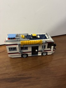 LEGO CREATOR 31052: Vacation Getaway Set  Great Condition Fantastic Gift