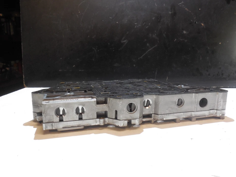 Cuerpo de válvula de transmisión automática 24257449 08-17 Chevrolet Equinox Buick Regal Cadillac SRX Foto 2 de 4