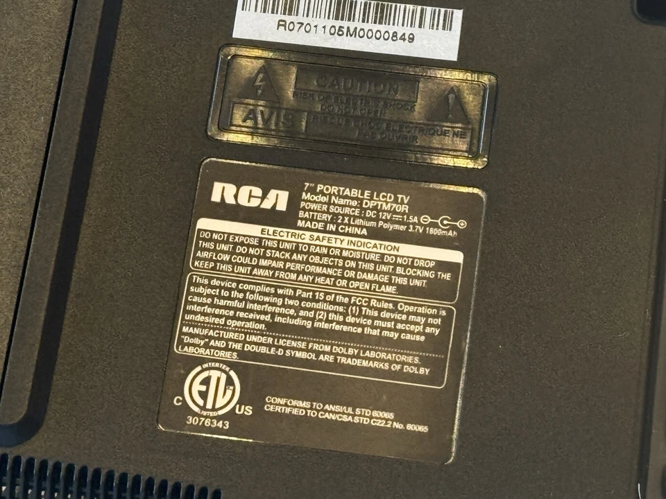 RCA 7" Portable LCD TV, Model DPTM70R, Accessories & Bag VERY CLEAN no scratches - Image 4 of 4