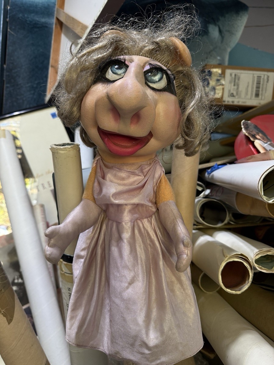miss piggy sex doll Read PEOPLE's Miss Piggy Cover Story from 1979 main image 0