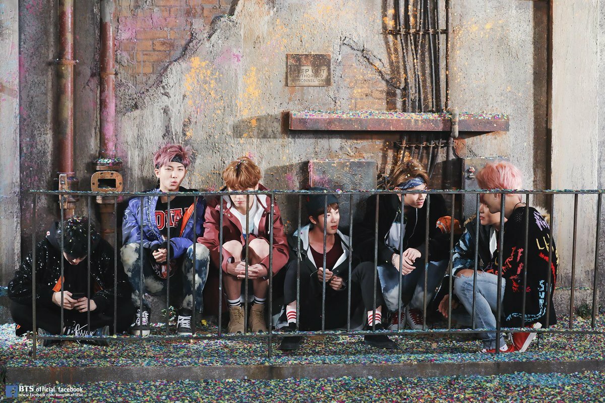 BTS-[Wings:You Never Walk Alone] Repackage Random Ver CD+PhotoBook