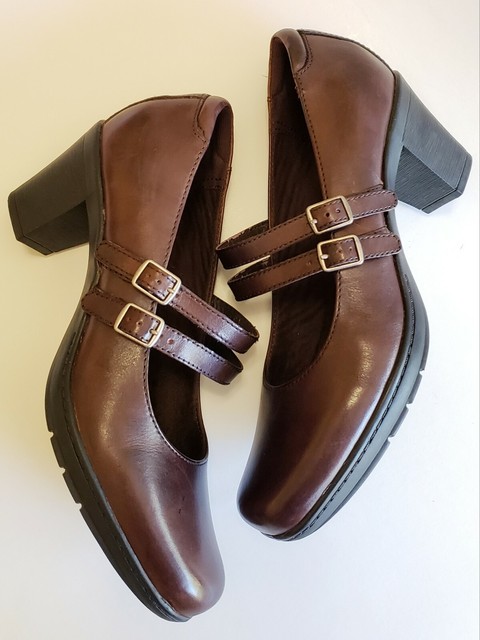 clarks and naturalizer