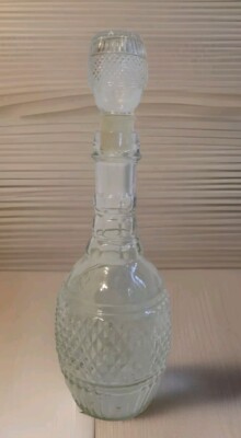 Vintage MD 1975 Clear Glass Diamond Pattern Alcohol Wine 28 oz Decanter