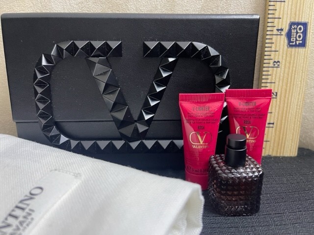 VALENTINO ベースメイクセット RARE VALENTINO Black BEAUTY JEWELRY MAKE UP BOX INTENSE ROCKSTUD V
