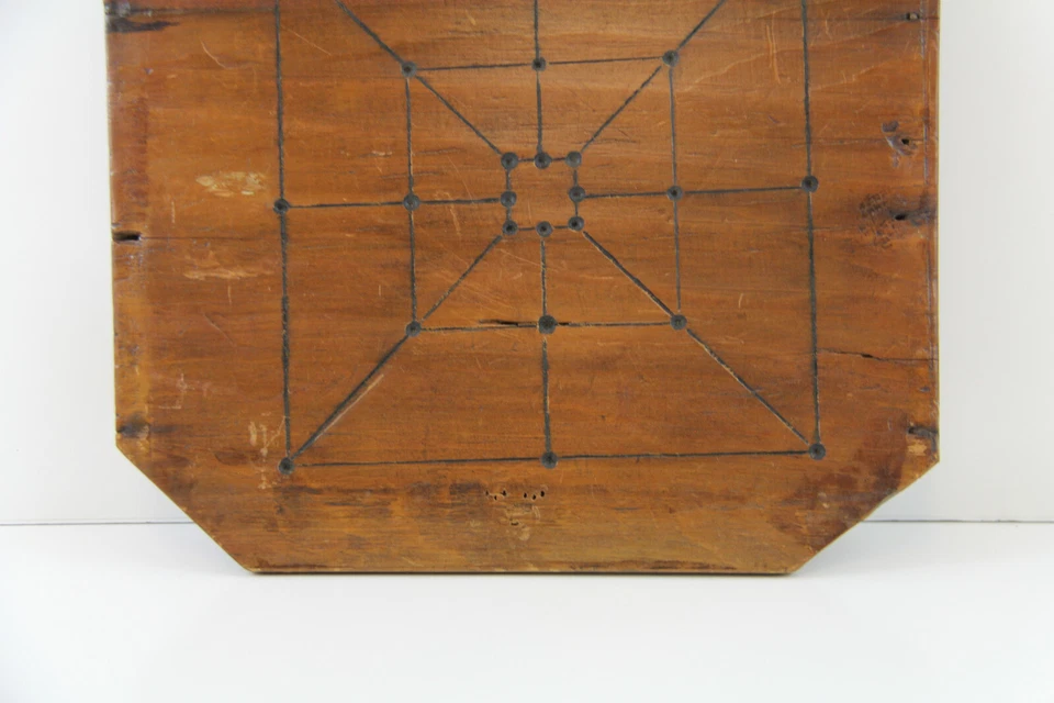 ANTIQUE PRIMITIVE GAME BOARD WOOD KNOT NEW ENGLAND FARM ESTATE FIND LINES HOLES - Image 4 of 4