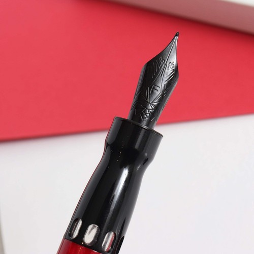 Pineider La Grande Bellezza Rocco Fountain Pen - Red - Picture 2 of 11