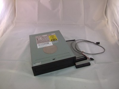 CD-RW ATAPI IDE-Laufwerk mit Kabeln