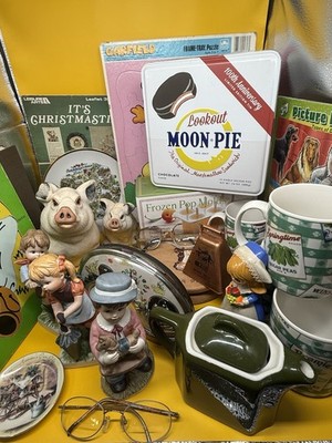 26 Vintage Estate Collectibles Lot MoonPie Tin Porcelain Figurines Mugs Puzzle &