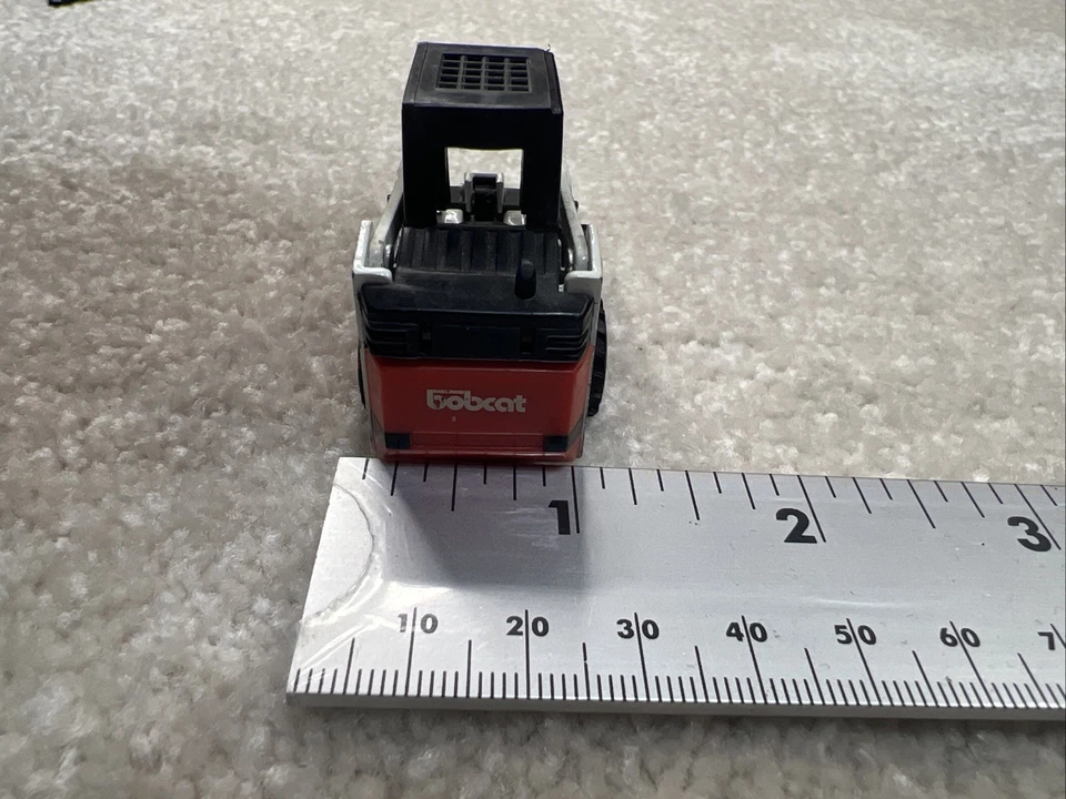 NEW CLOVER Bobcat 753 SkidSteer End Loader  diecast model 1:50 scale  - Image 4 of 4