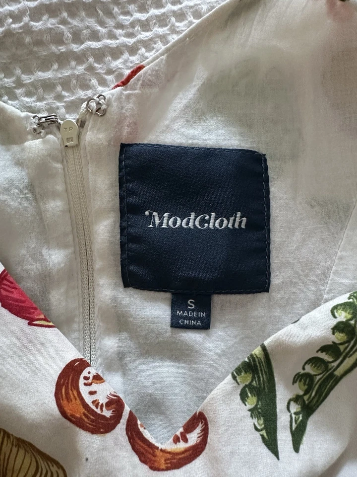 Mini Vestido ModCloth Blanco Cuello en V Jardín Vegetales Talla Pequeña Foto 4 de 4