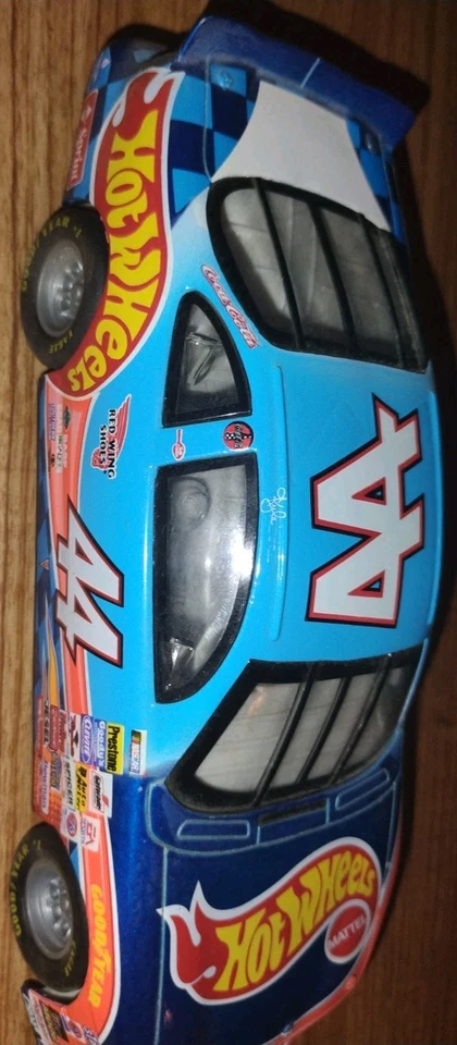 VTG Hot Wheels Racing Kyle Petty #44 Crew's Choice 1:24 Diecast - Image 2 of 4