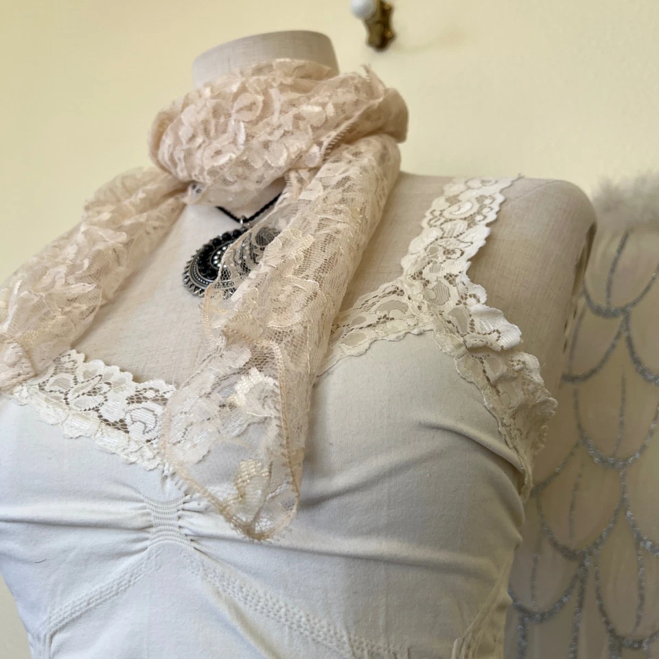 Linda bufanda romántica de encaje Boho Mori niña Kawaii ligera beige pastel Foto 2 de 3