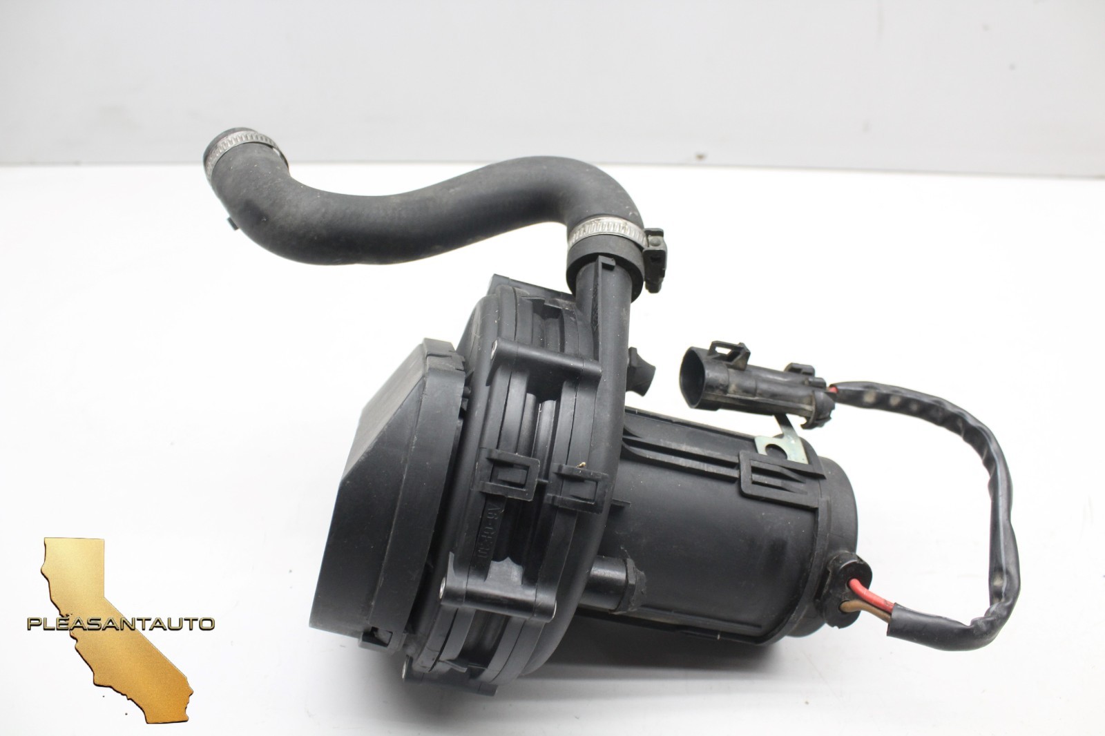 02-19 Maserati M138 Coupe GranTurismo GranCabrio Air Injection Smog Pump OEM