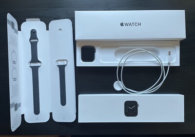Apple Watch SE 44mm Aluminiumgehäuse-Space Grau mit Sportarmband in Mitternacht
