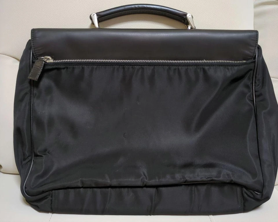 Bolso de negocios Prada negro de nailon de cuero maletín delgado usado Foto 4 de 4