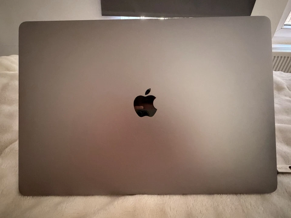Apple MacBook Pro 15" 2019 · i9 · 32GB · 2TB, photo 3 of 3