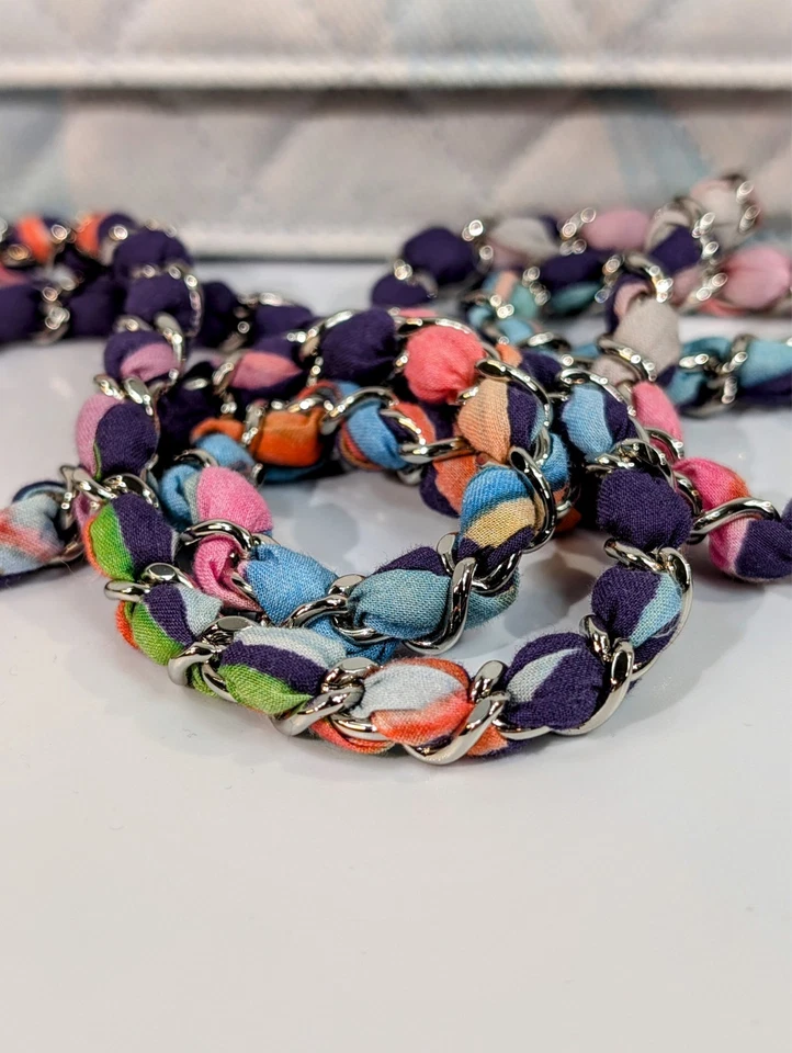 Chanel Azul Claro Jungle Jeans Acolchado Tela Billetera con Cadena (WOC) Foto 2 de 4