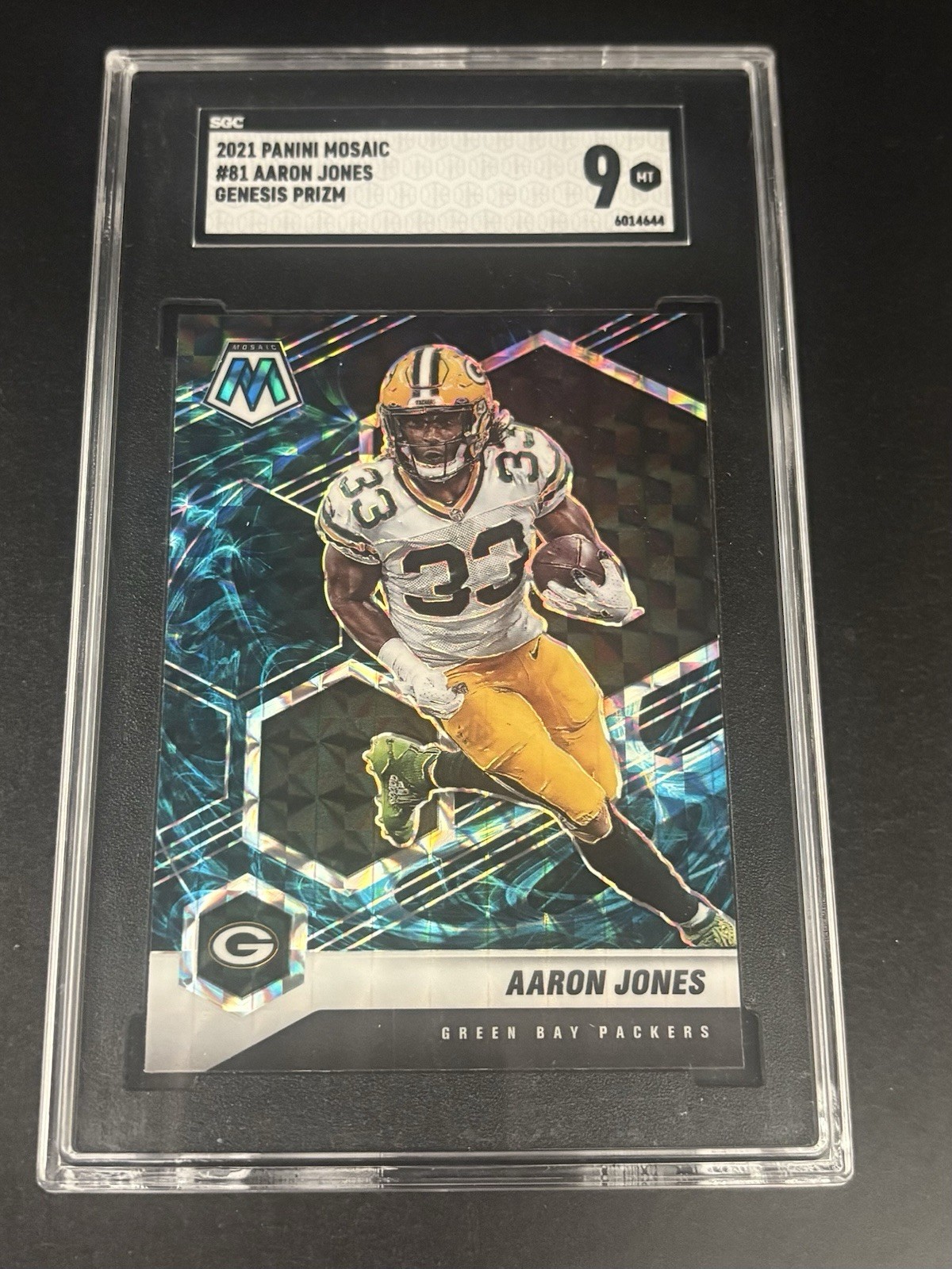 Panini 2021 Mosaic Aaron Jones #81 Genesis Prizm Packers SGC 9