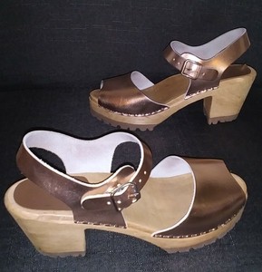 saga clogs