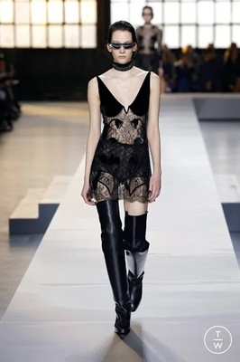 42IT - Gucci Runway Black Dress Flower Lace - BNWT