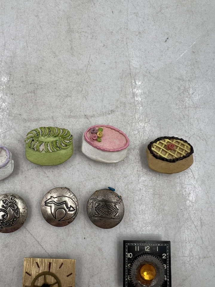 Vintage Mixed Lot Heart Novelty Lapel Pins Silver Tone Metal Art Deco Food Theme - Image 3 of 4