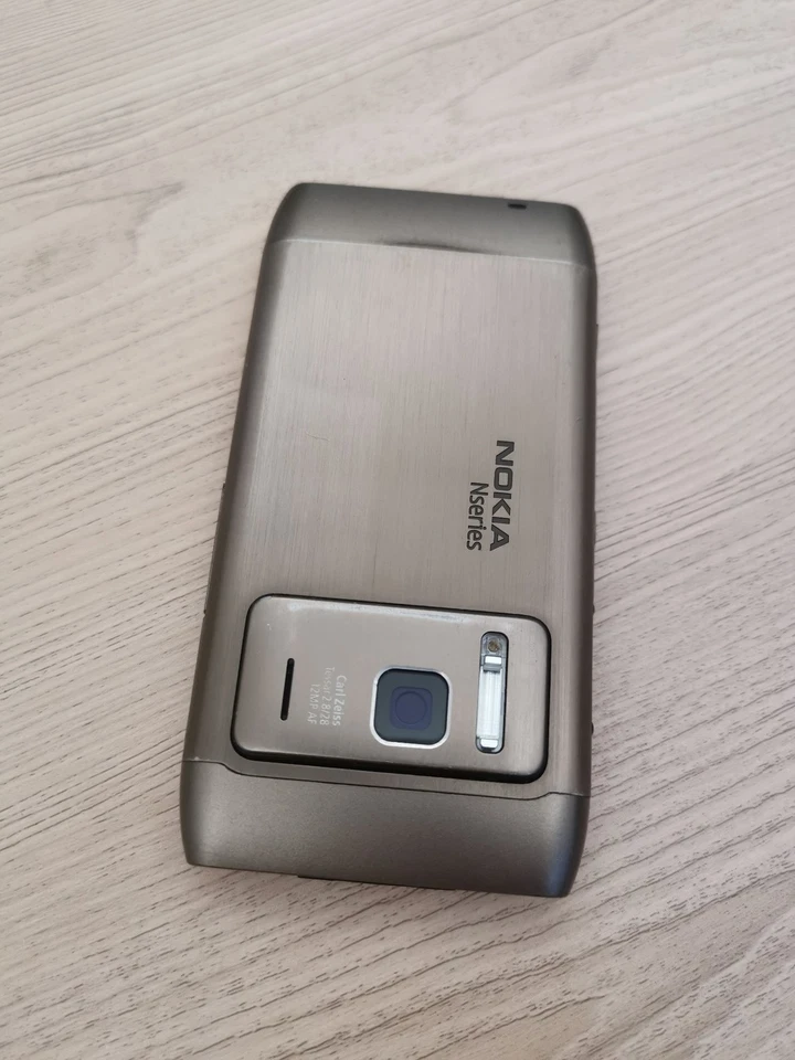 Teléfono Móvil Nokia N8 Pantalla Táctil 3.5" - Cámara 12MP, ROM 16GB, WIFI 3G BT Foto 2 de 4