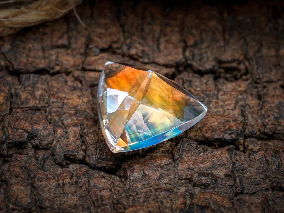 2.43  Carat Golden Rainbow Moonstone Gemstone Faceted 9x9x5 MM Trillion Shape - Image 3 of 3