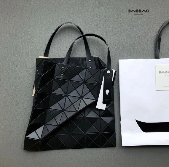 Bolso de Mano BAO BAO Issey Miyake Lucent Mate De Japón 34 x34 cm Negro Foto 2 de 4