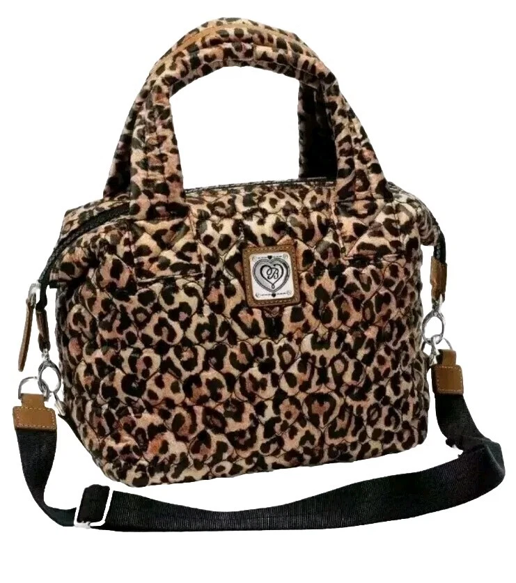 BOLSO DE MANO LIGERO BANDOLERA ACOLCHADA CORAZÓN A CORAZÓN BRIGHTON KAYDEN PASARELA $265 Foto 2 de 4