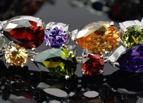 "Pulsera de tenis multicolor llena de oro blanco de 18k hecha con cristal de Swarovski 7,5""" Foto 4 de 4