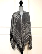 LAUREN CONRAD Women’s Black and Ivory Open Shawl Poncho Fringe - One Size