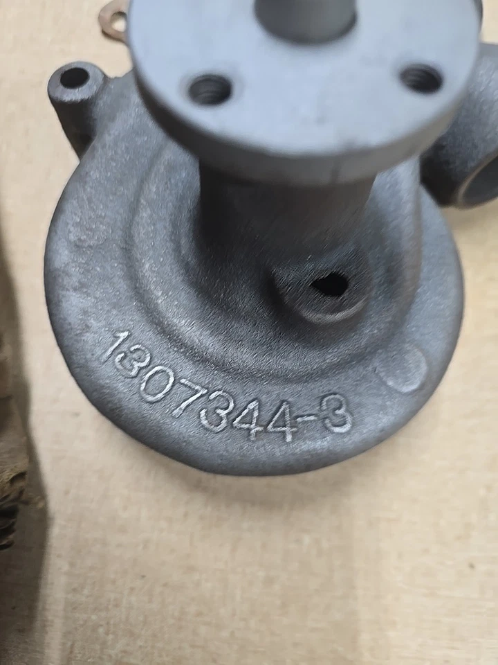 NOS GM 1937 1938 1939 1940 BUICK WATER PUMP 1328454 SPECIAL SUPER SERIES 40 50 - Image 3 of 4