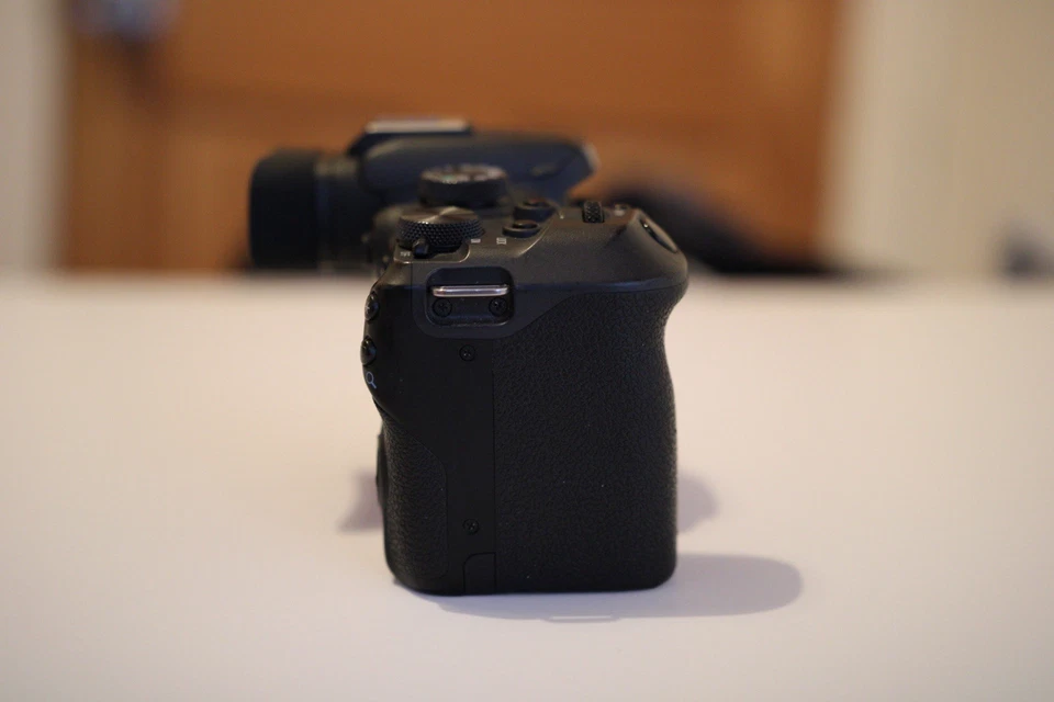 Canon EOS R10, photo 3 of 5