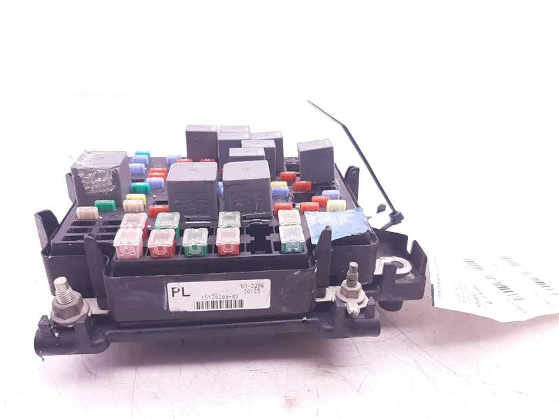 Fuse Box Engine Classic Style 06-07 GMC Sierra 1500 PICKUP 15139209 - Image 3 of 4