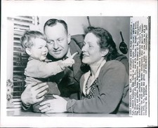 1955 Edward Spencer Wakefield Ma Wife Deportation Helena Wirephoto 8X10 Vintage