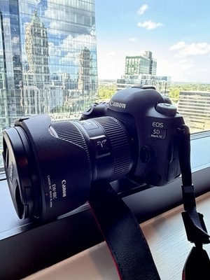 Canon EOS 5D Mark IV DSLR + EF 24-70mm f/2.8L II USM Lens   Excellent, Low Use