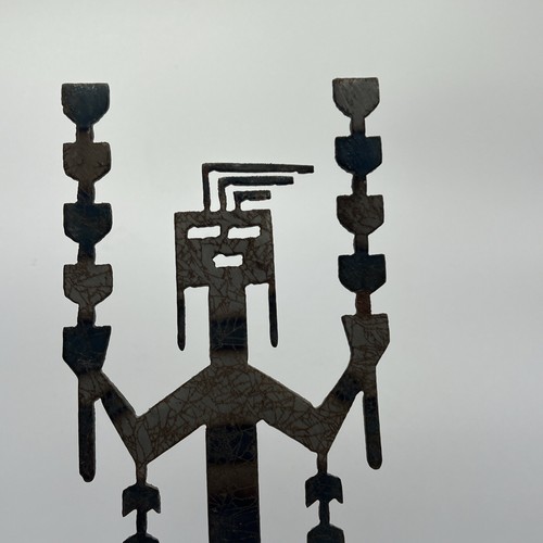 12” Vintage Tribal Metal Art Stand. - Picture 7 of 7