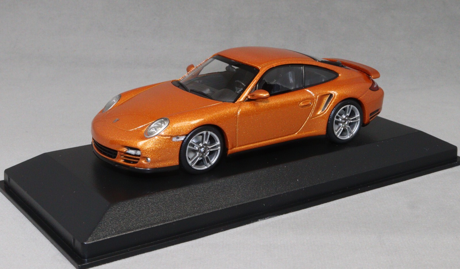 Minichamps Maxichamps Porsche 911 997 Turbo in Gold 2009 940069011 1/43 NEW