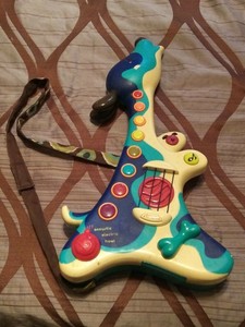 strum toy guitar