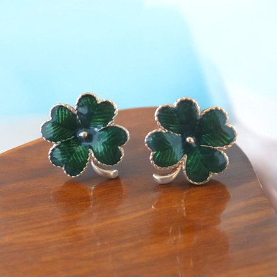 Vintage Avon Gold Tone Green Four 4 Leaf Clover Enamel Earrings St Patty Day