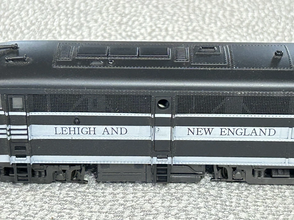HO Frateschi FA- 1 Diesel Locomotive Lehigh And New England #701 - Image 3 of 4