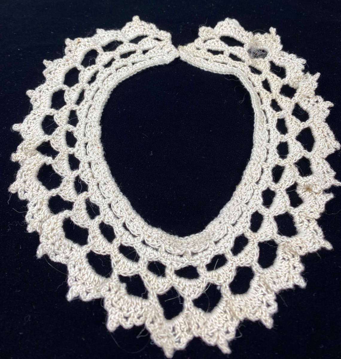 Vintage Crochet Peter Pan Lace Collar Off White Hook & Eye Close