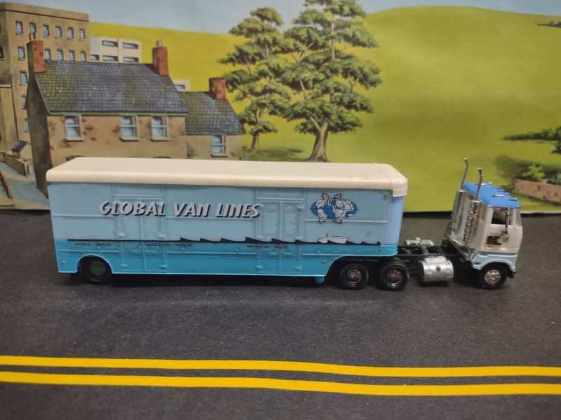 Custom Truck Global Van Lines Ford HO Scale