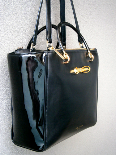 TED BAKER LONDON SHOULDER/HAND LEATHER/POLYVINYL BLACK BAG. CA25459. - Picture 4 of 14