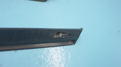 MERCEDES--BENZ R107 560SL 380SL 450SL , FRONT FENDER MOLDING PAIR 2 Qty - Picture 13 of 20