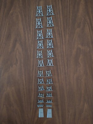 Lot - LIONEL MODERN ERA O GAUGE GRADUATED TRESTLE SET 6-12754, ELEVATED