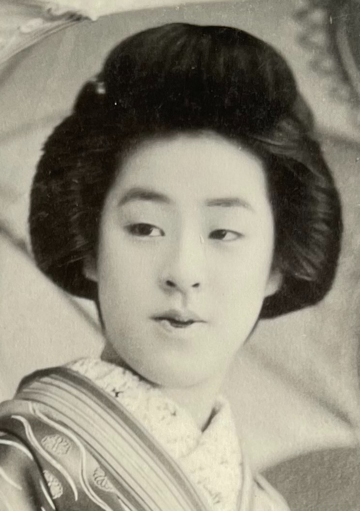 Geisha of Tokio アンティーク写真集　希少本　藝者　東京百美人 東京百美人 Geisha of Tokio(小川一眞) / 古本