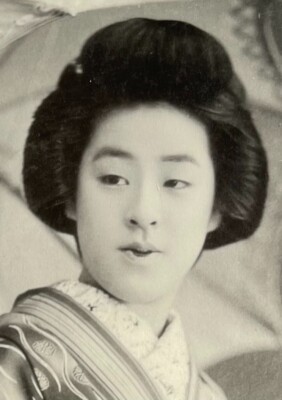 GEISHA GIRL 芸者 1920's Photo 芸子 POSTCARD 芸妓 Japan