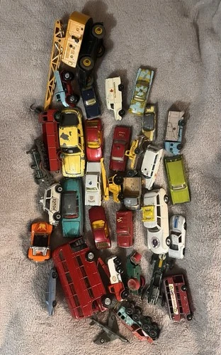 Huge Mixed Lot 30+ Vintage Diecast Cars 1960s/70s Matchbox, Corgi, Lesney, Dinky