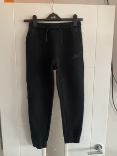 Boys Nike Black Tech Fleece Joggers Medium RRP £60 Hardly Worn